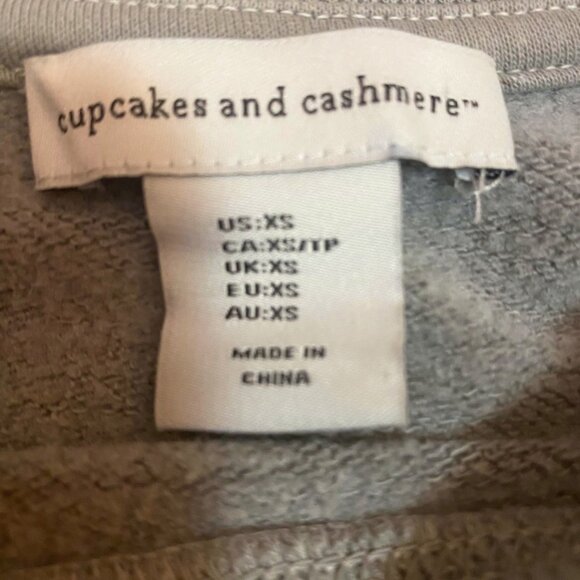 Cupcakes and Cashmere “Los Angeles” Oversized Cozy Graphic Sweatshirt – Size XS - Picture 5 of 6